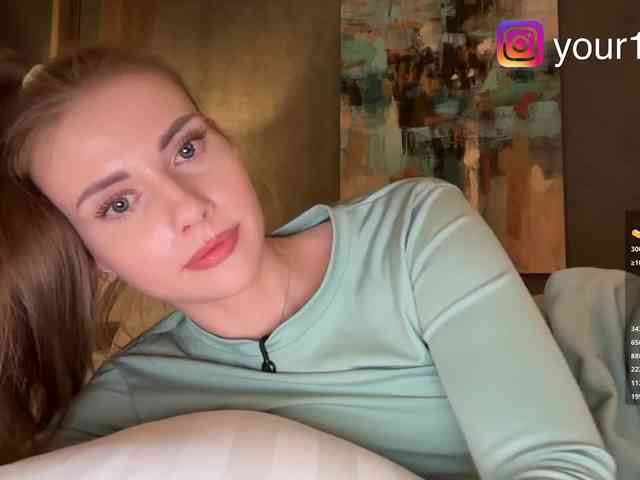 -VikkiL0vesCheese-'s Webcam Live Show