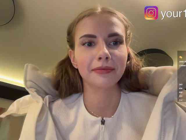 -VikkiL0vesCheese-'s Webcam Live Show