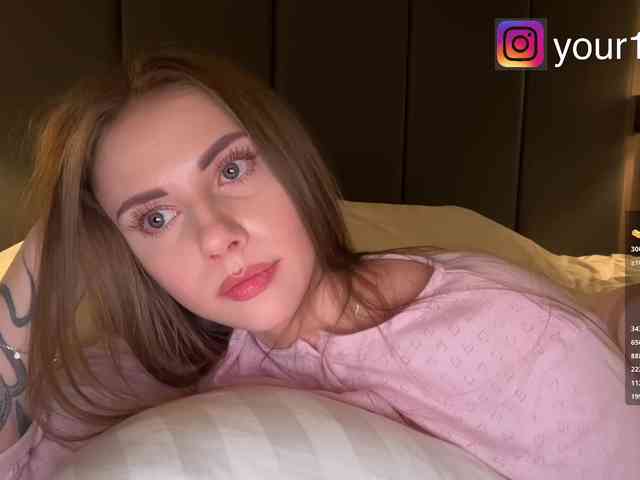 -VikkiL0vesCheese-'s Webcam Live Show