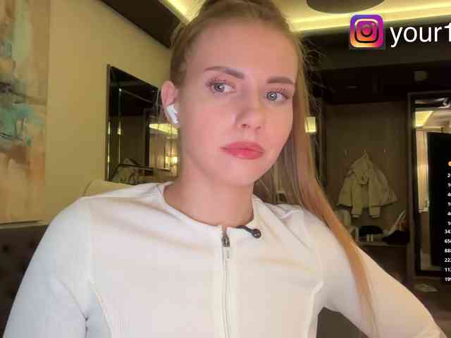 -VikkiL0vesCheese-'s Webcam Live Show