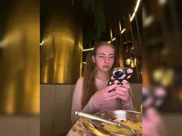 -VikkiL0vesCheese- Webcam-Liveshow