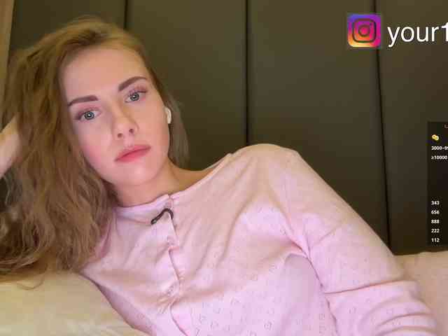 -VikkiL0vesCheese-'s Webcam Live Show