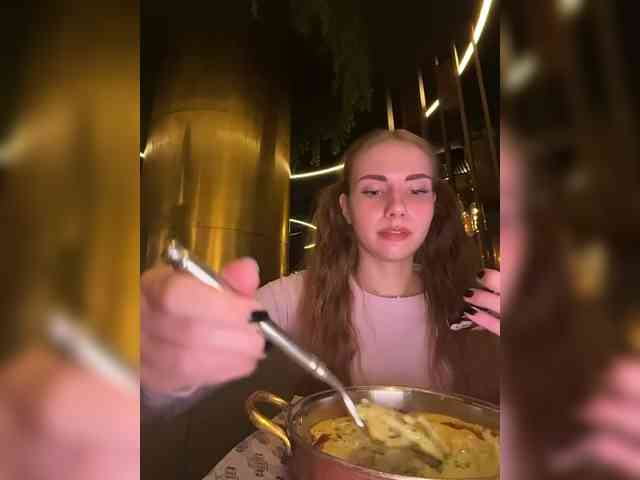 -VikkiL0vesCheese- Webcam-Liveshow