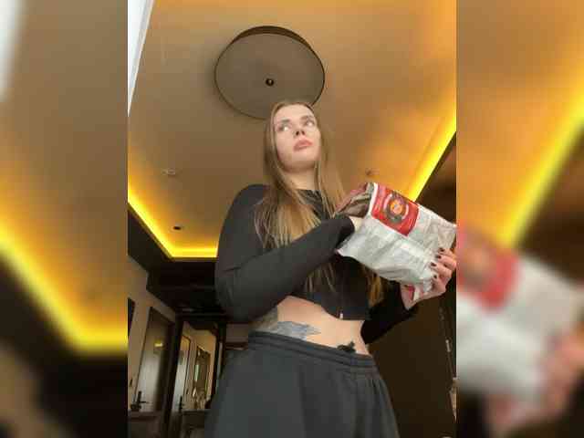 -VikkiL0vesCheese-'s Webcam Live Show