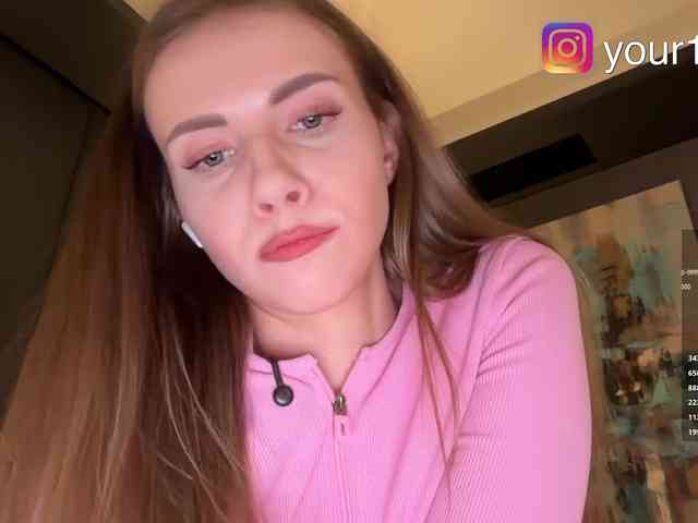 -VikkiL0vesCheese-'s Webcam Live Show