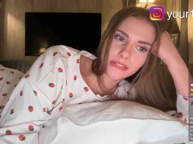 -VikkiL0vesCheese-'s Webcam Live Show