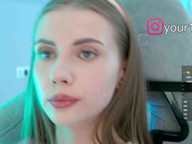 -VikkiL0vesCheese- Webcam-Liveshow