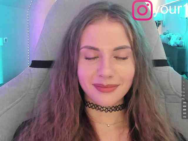 -VikkiL0vesCheese-'s Webcam Live Show