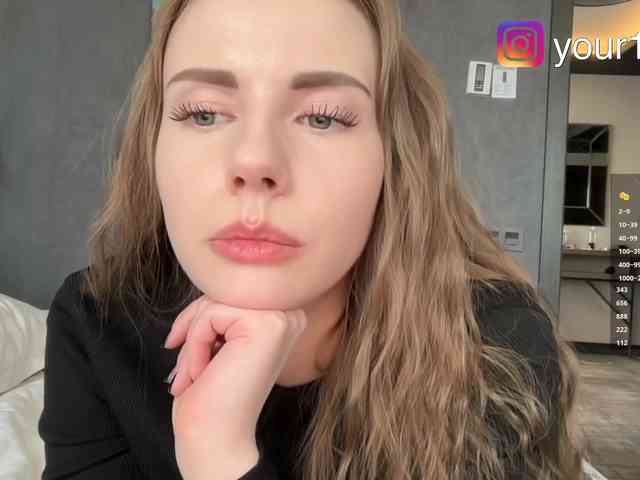 -VikkiL0vesCheese-'s Webcam Live Show