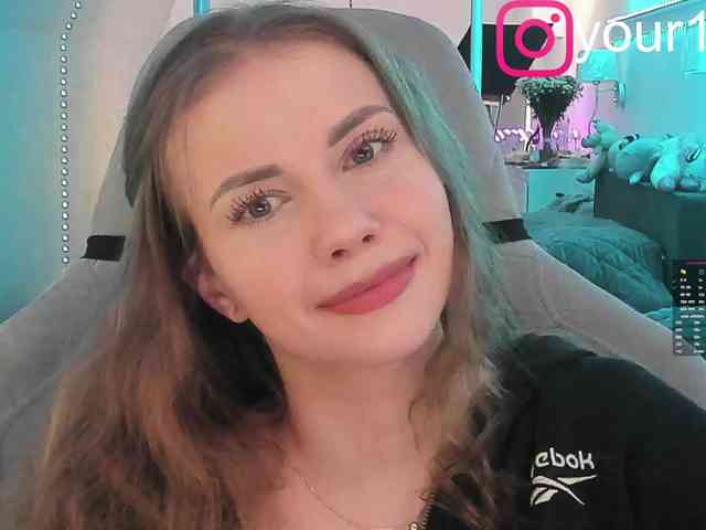 -VikkiL0vesCheese-'s Webcam Live Show