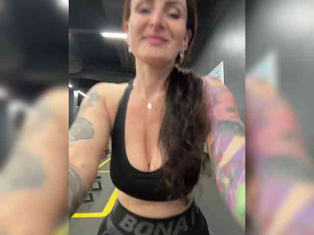 -AnnaMaria-'s Webcam Live Show