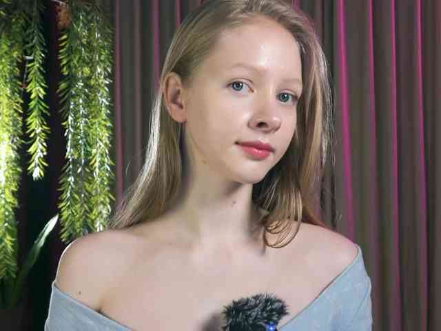 MiaVebes's Webcam Live Show