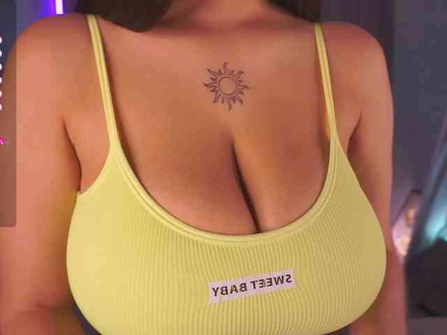 AnuricBriny's Webcam Live Show