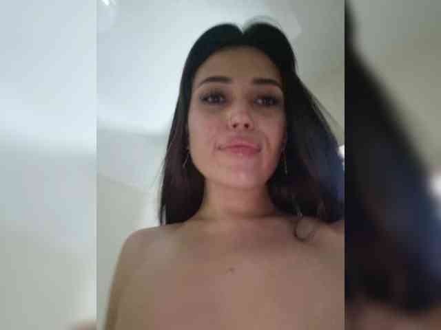 Adel-chocolatee's Webcam Live Show