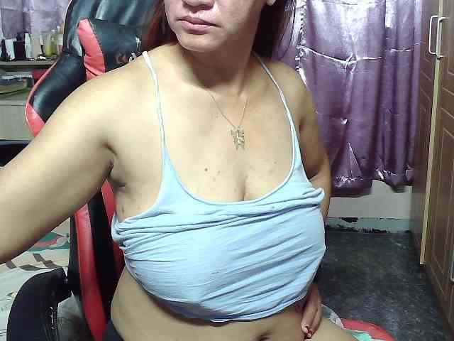 Prettyann46's Webcam Live Show