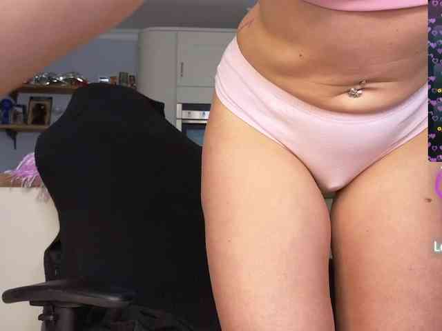 stripmequick's Webcam Live Show