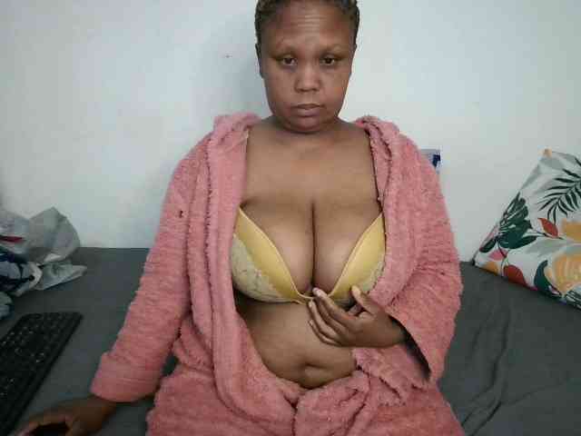 BIGTITTISXX's Webcam Live Show
