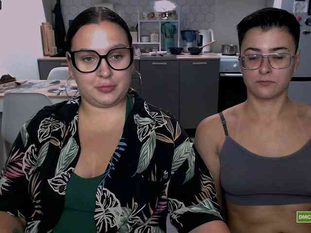 dreamteamgirls's Webcam Live Show
