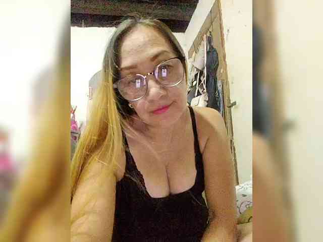 cherrywhite03's Webcam Live Show