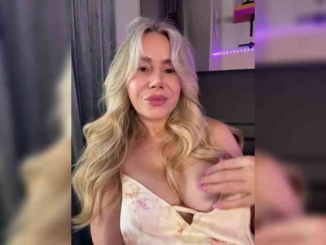 Lunesa's Webcam Live Show