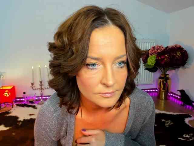 SatyneQueen's Webcam Live Show