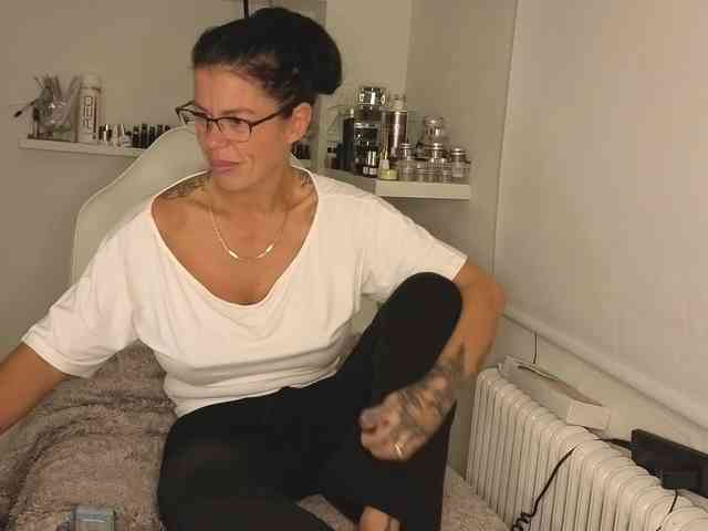 hotsexygilf82's Webcam Live Show
