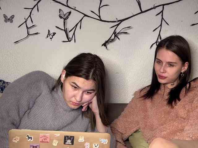 2Love-Love2's Webcam Live Show