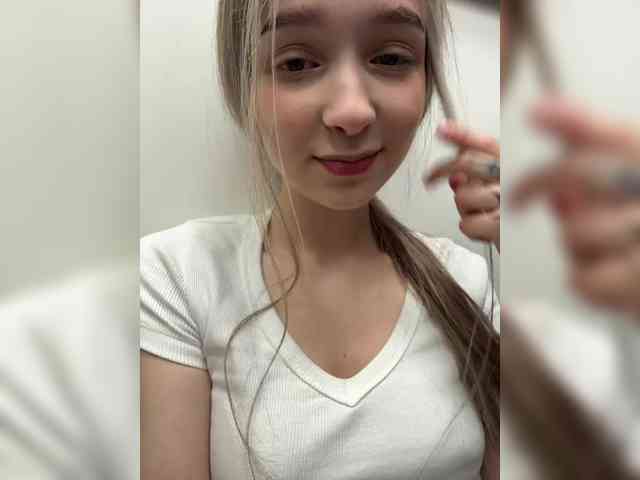 -BabyMia-'s Webcam Live Show