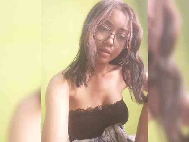 Maella22's Webcam Live Show