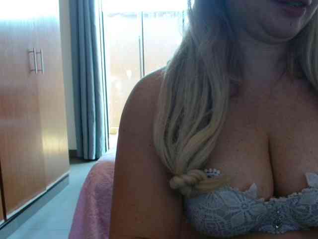 Jussara-Milf's Webcam Live Show