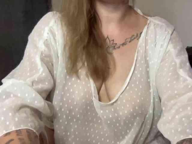 AmallyaHot's Webcam Live Show