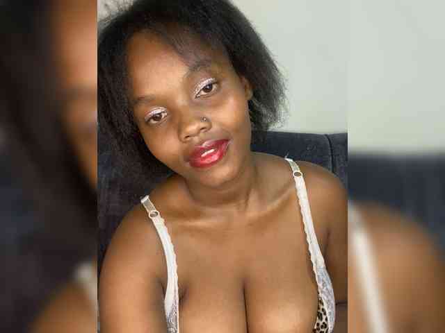 Порночат с Curvy-maxy9