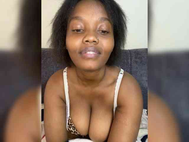 Curvy-maxy9's Webcam Live Show