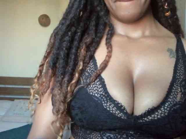 Ladyhoneyhotpot's Webcam Live Show