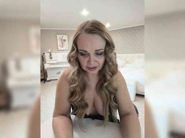 XxxSexyMilfxxX's Webcam Live Show