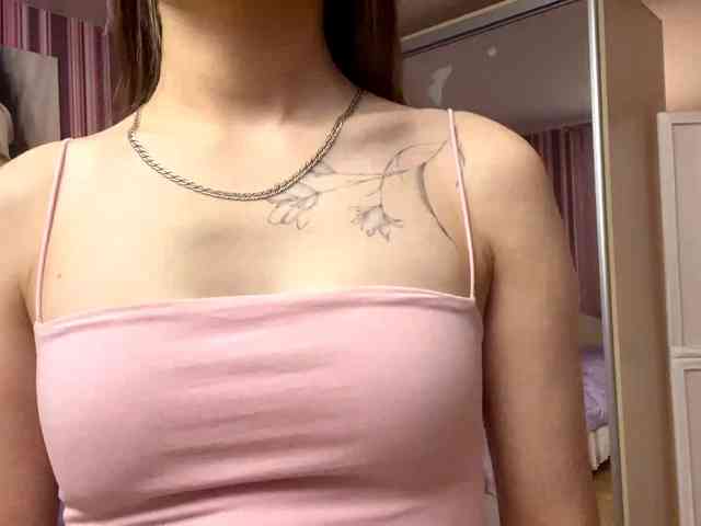 BATH-ROOM-69's Webcam Live Show