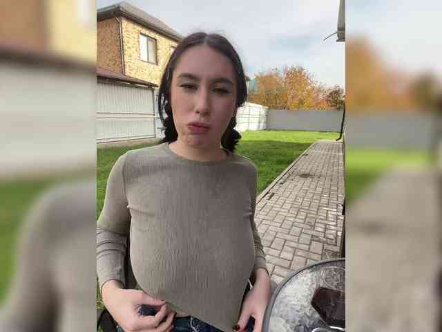 CurvyWoman-'s Webcam Live Show