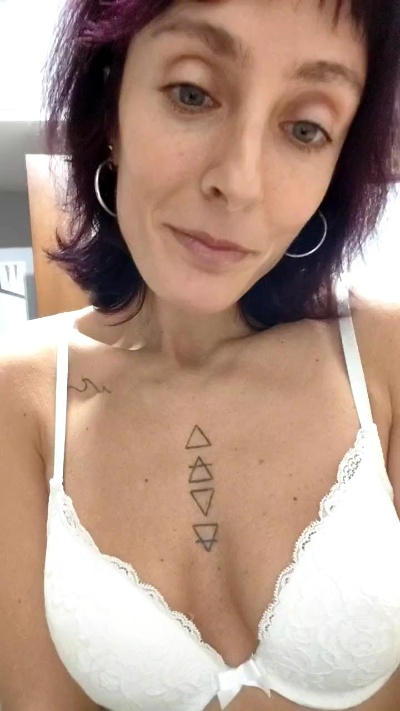 Caledoniax2's Webcam Live Show