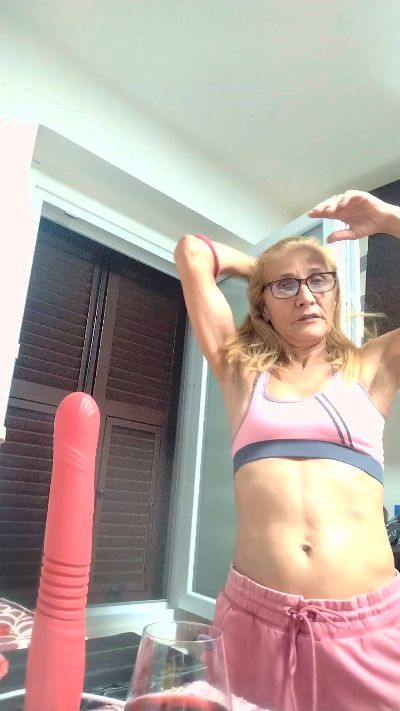 Couplemilf2's Webcam Live Show