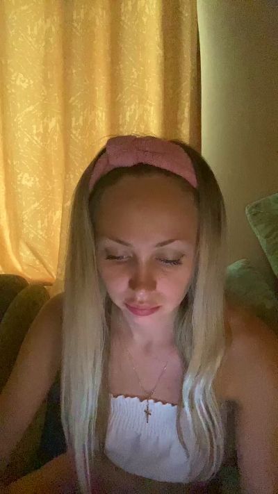 EmillyaW's Webcam Live Show