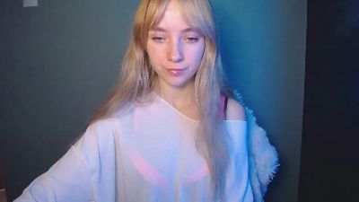 LuciaAdorable's Webcam Live Show