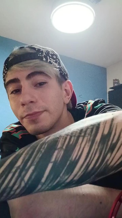 skinnywhitebull's Webcam Live Show