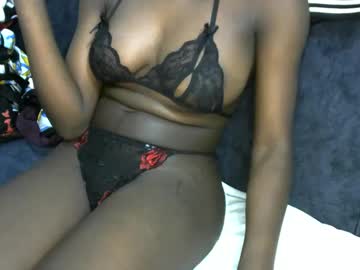 Sehen Sie sich bloom_sassys Live-Sexshow an