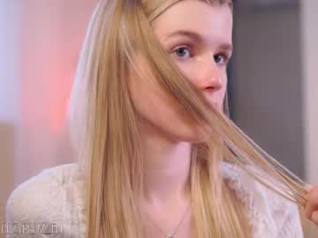 brave_journey's Webcam Live Show