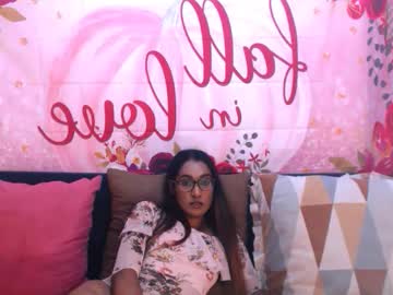 Sehen Sie sich indiandevil69s Live-Sexshow an