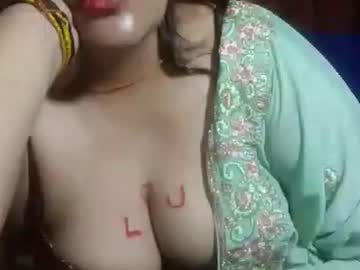 Sehen Sie sich sexxybhabhi1411s Live-Sexshow an
