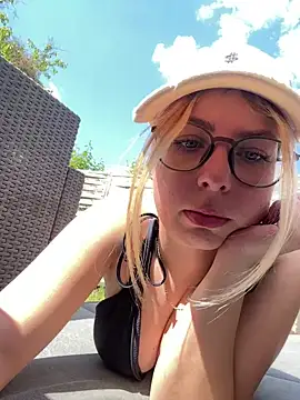 Livewithlucy's Webcam Live Show