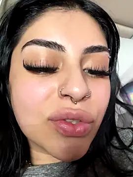ThickerThanYoBitch's Webcam Live Show