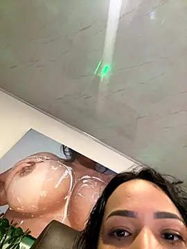 SQUIRTINGQUEEN11's Webcam Live Show