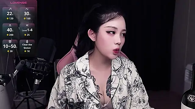 SHENSHEN-2025's Webcam Live Show